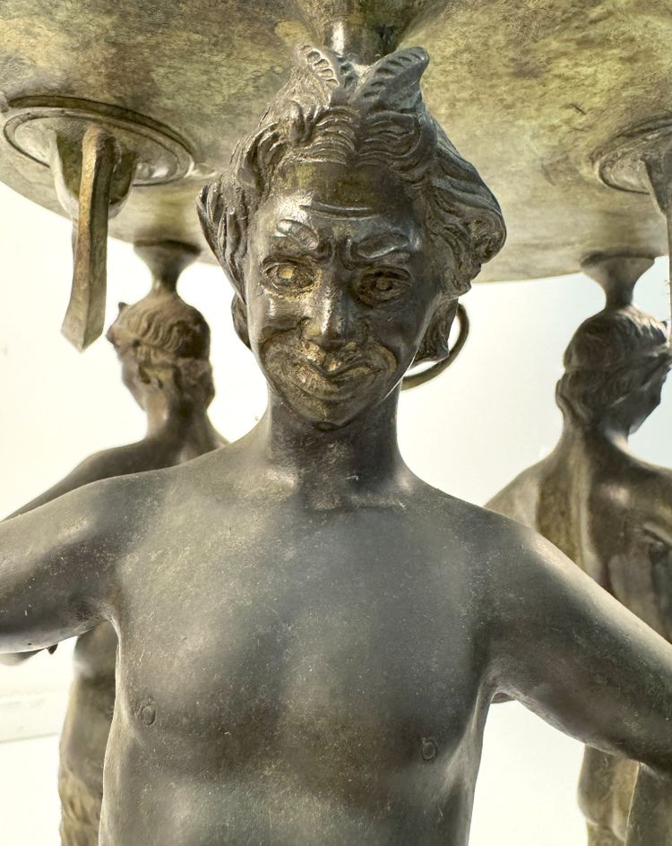 Pot de fleurs en bronze bruni, XIXe siècle