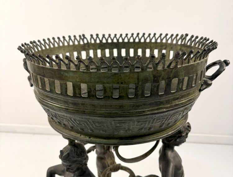 Pot de fleurs en bronze bruni, XIXe siècle