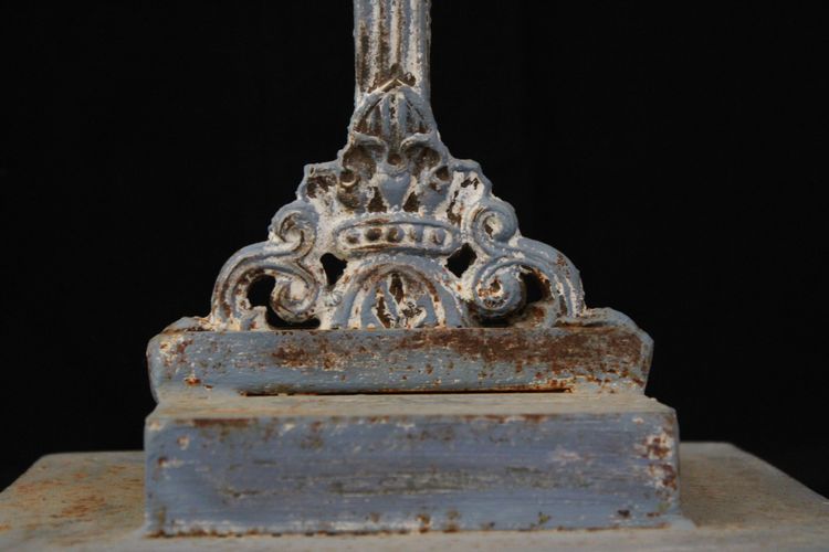 Coppia di basi per lampade in ghisa laccata blu e bianca