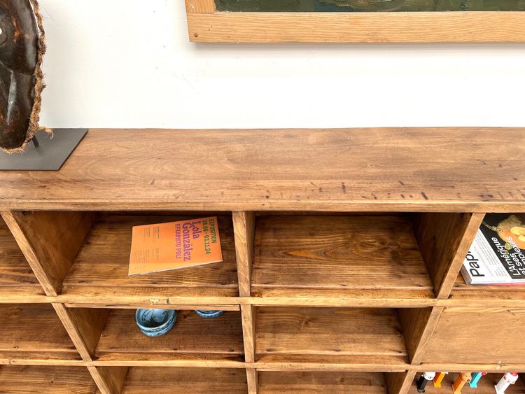 Meuble de métier ancien à 24 casiers