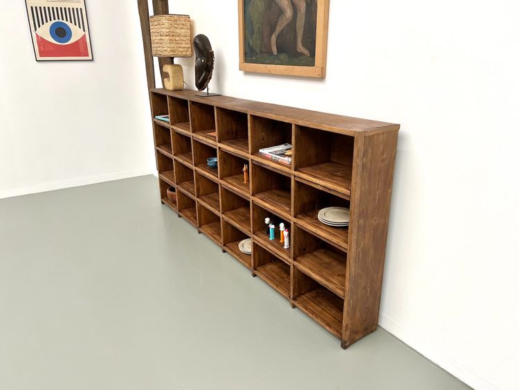 Meuble de métier ancien à 24 casiers