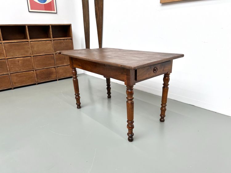 Petite table ancienne en noyer, 1890