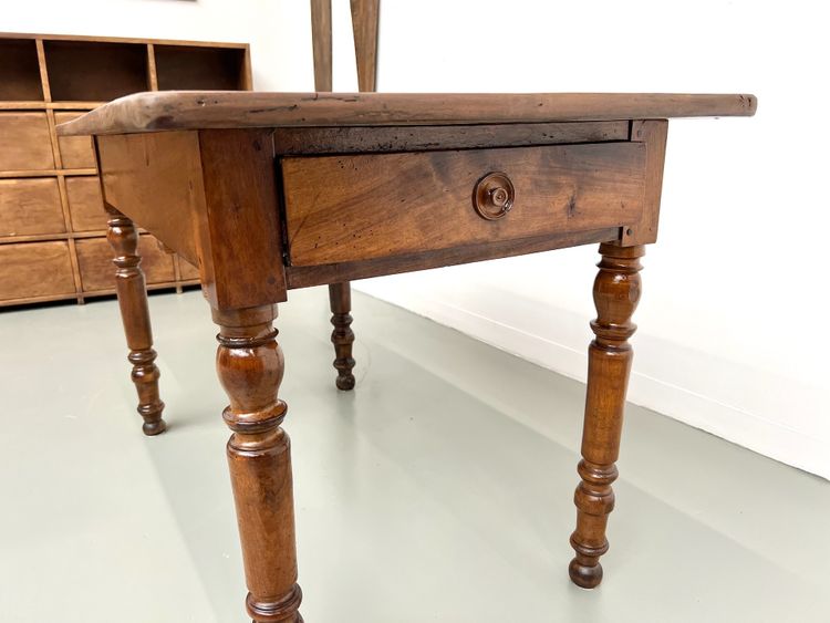 Petite table ancienne en noyer, 1890