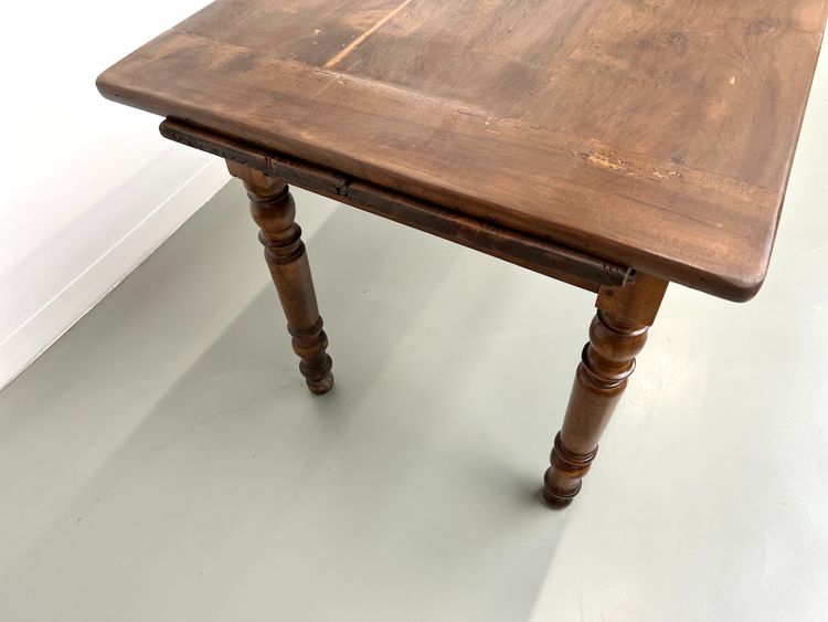 Petite table ancienne en noyer, 1890
