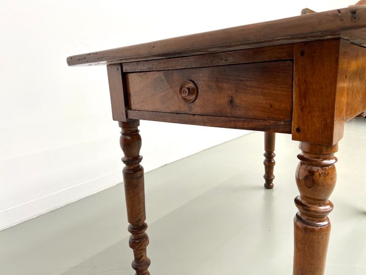 Petite table ancienne en noyer, 1890