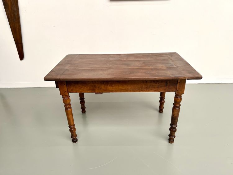 Petite table ancienne en noyer, 1890