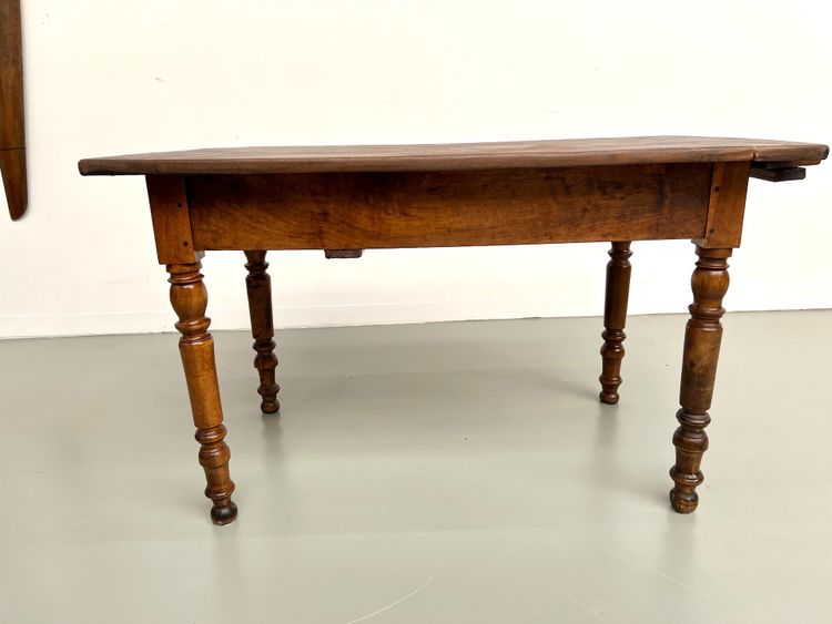 Petite table ancienne en noyer, 1890