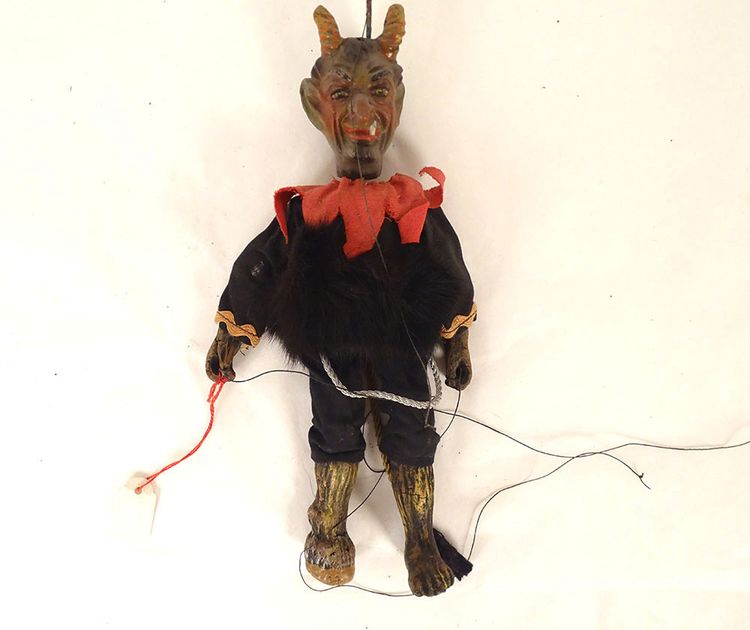 Ensemble 14 marionnettes tchèques à tringles Diable Roi Reine Magicien XIXè
