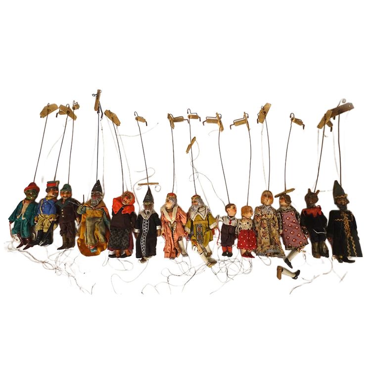 Ensemble 14 marionnettes tchèques à tringles Diable Roi Reine Magicien XIXè