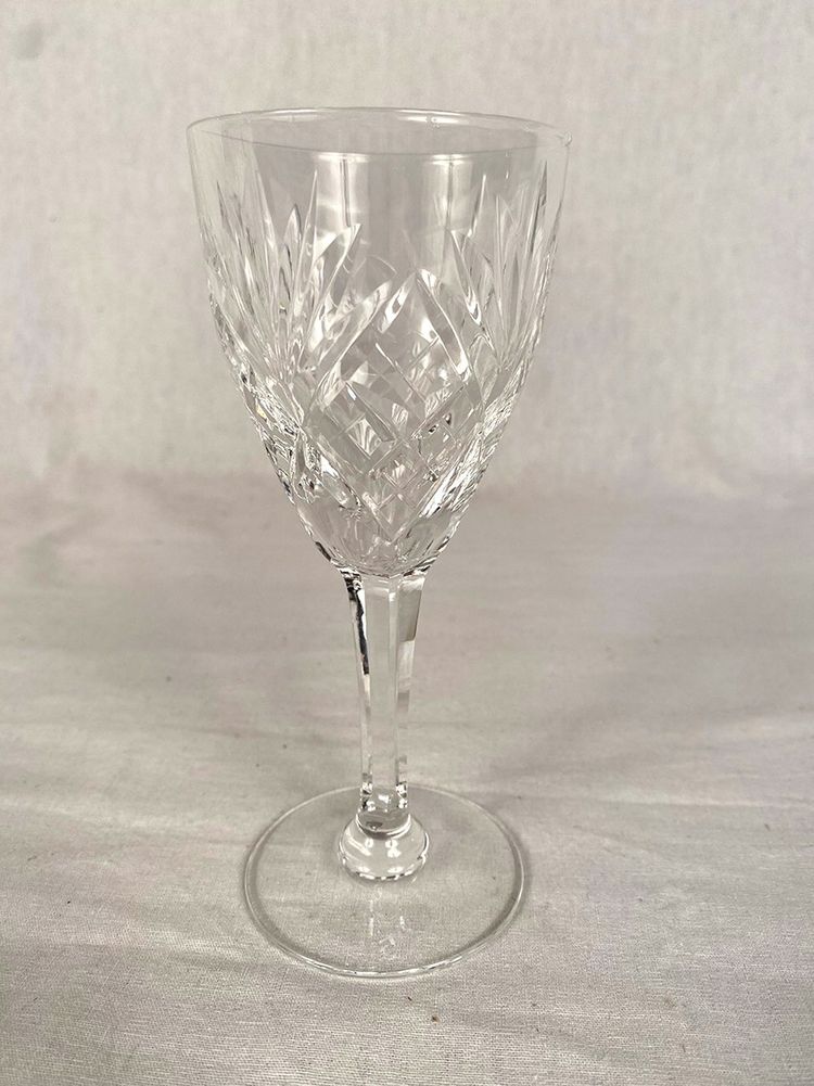 Saint-Louis, Chantilly model. Set of nine wine glasses. H 15 cm