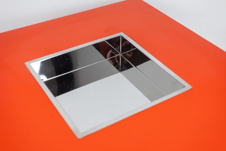 Willy Rizzo. Lacquered coffee table forming a bar. 1970s. LS64841359O