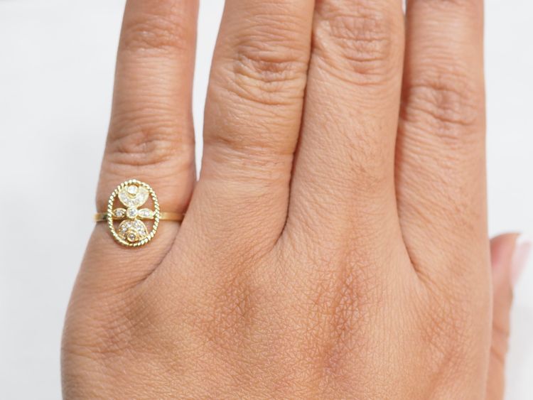 Bague ajourée en or jaune et diamants 
