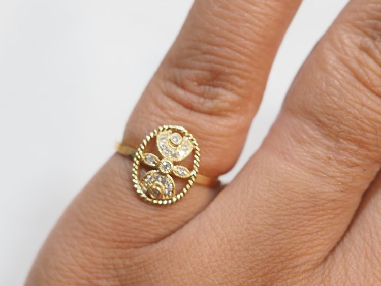 Bague ajourée en or jaune et diamants 