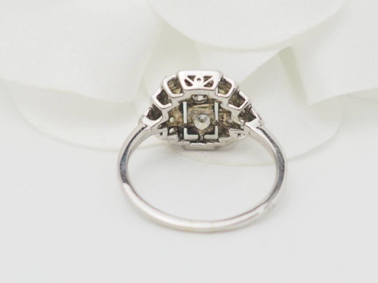 Anello Art Déco in oro bianco, platino e diamanti