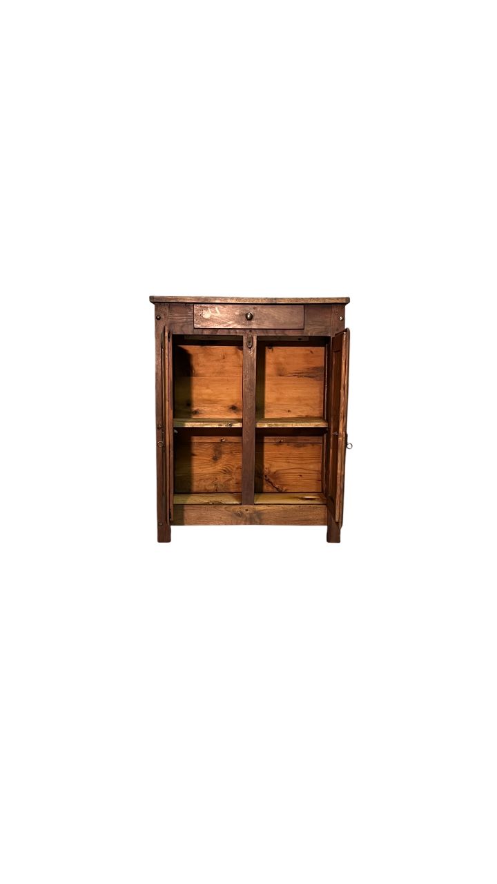 Nussbaumschrank 1800
