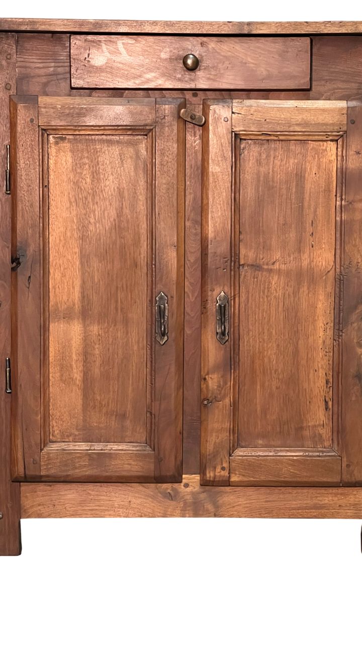 Nussbaumschrank 1800