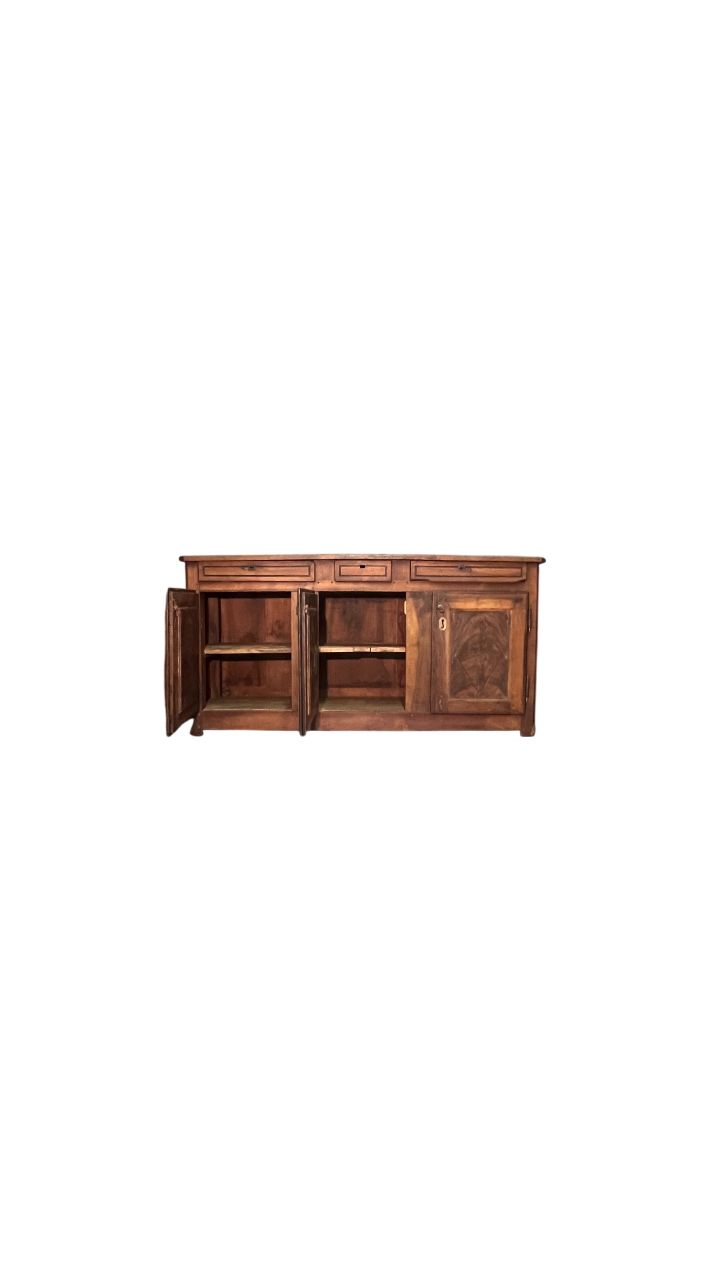 Walnut shop sideboard from 1700
