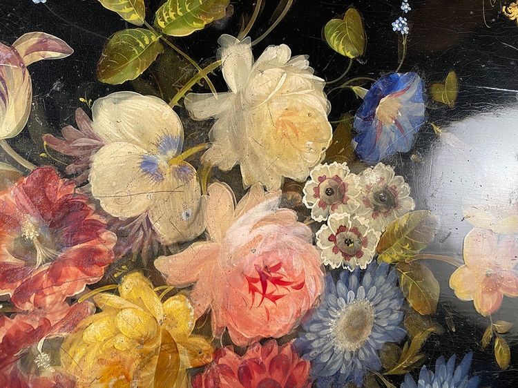 Napoleon III tilting pedestal table, decorated with a bouquet of flowers on a black lacquered background