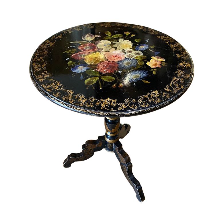 Napoleon III tilting pedestal table, decorated with a bouquet of flowers on a black lacquered background