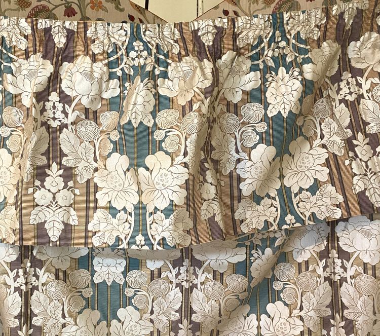 Pair of Art Deco curtains with valance Silver flowers 
