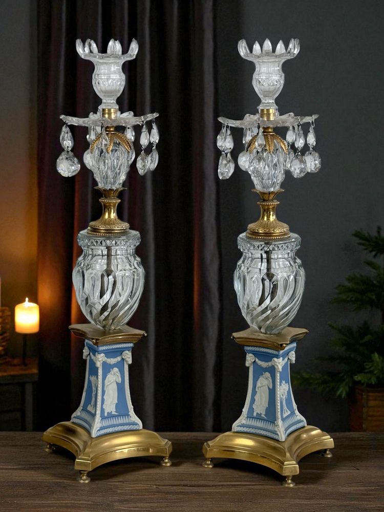 PAIR OF 19TH CENTURY TWO-TONE WEDGWOOD PORCELAIN AND CRYSTAL CANDLESTICKS