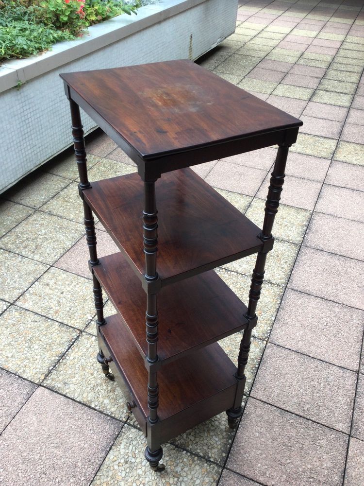A shelf that can be used as a bookcase or a serving trolley