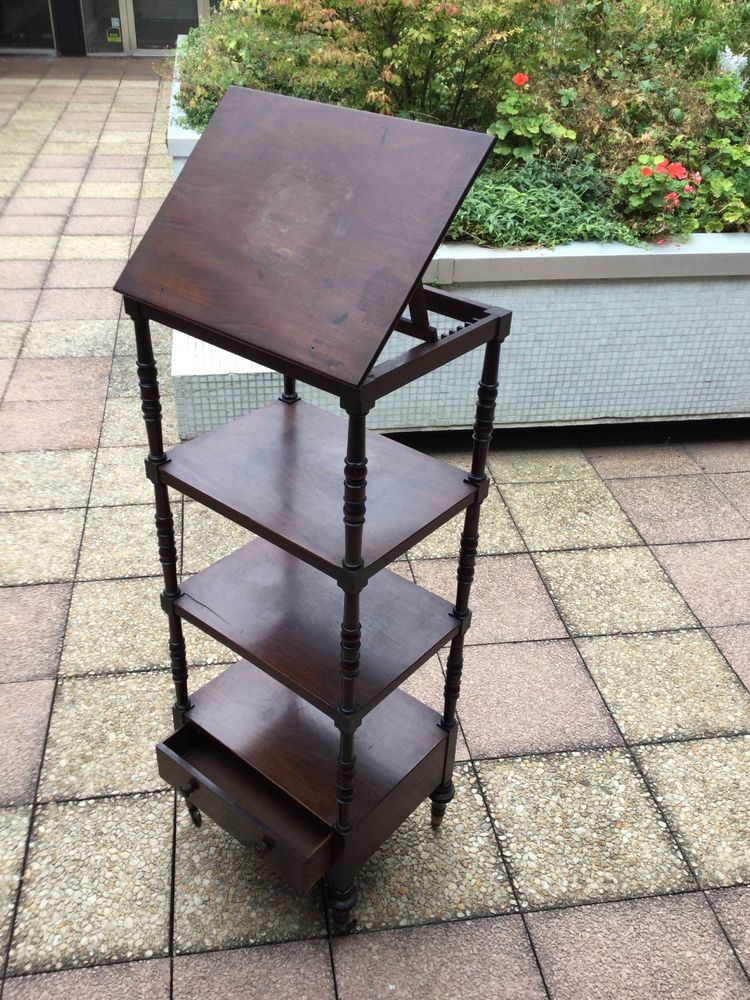 A shelf that can be used as a bookcase or a serving trolley