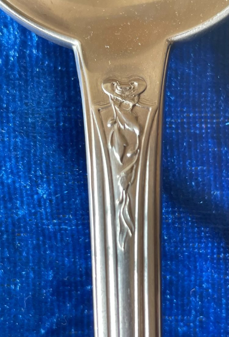 Serving spoon.