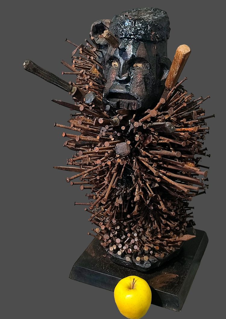 Grand fetiche à clous N'kissi statue Bakongo Kongo Congo RdC