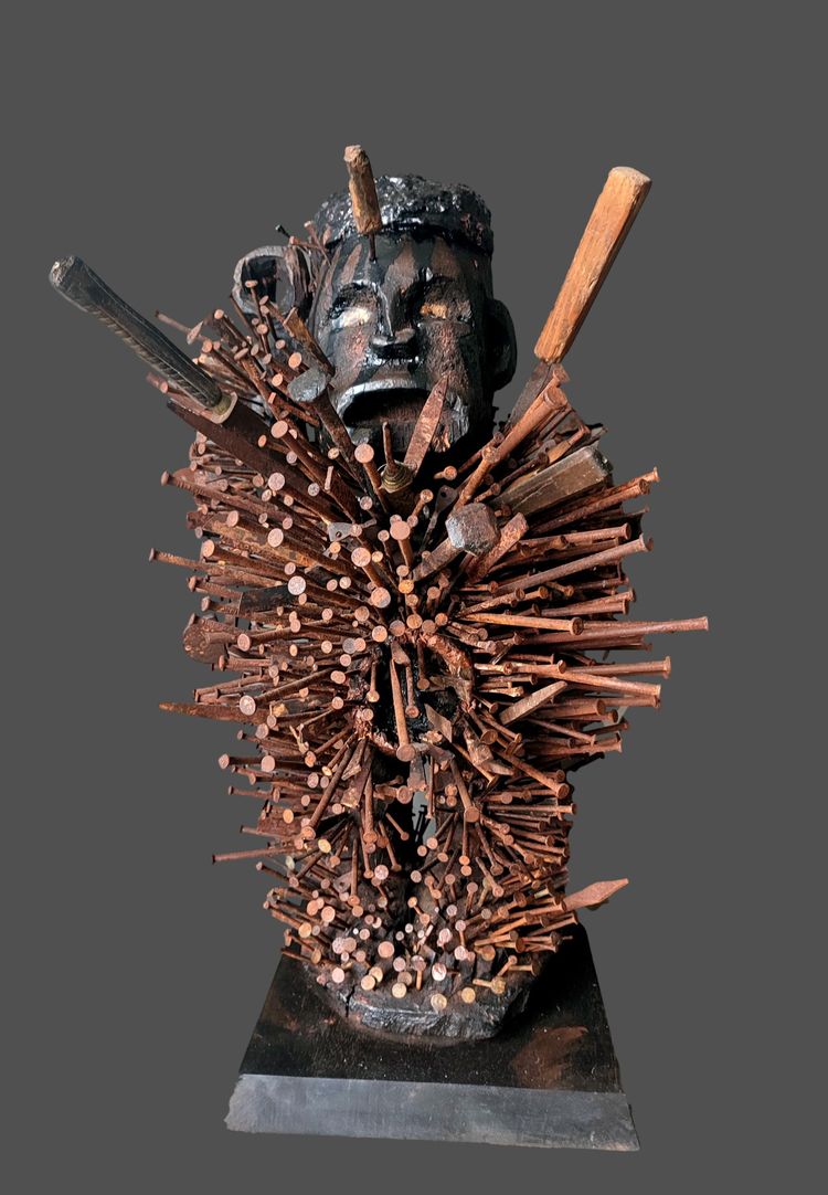 Grand fetiche à clous N'kissi statue Bakongo Kongo Congo RdC