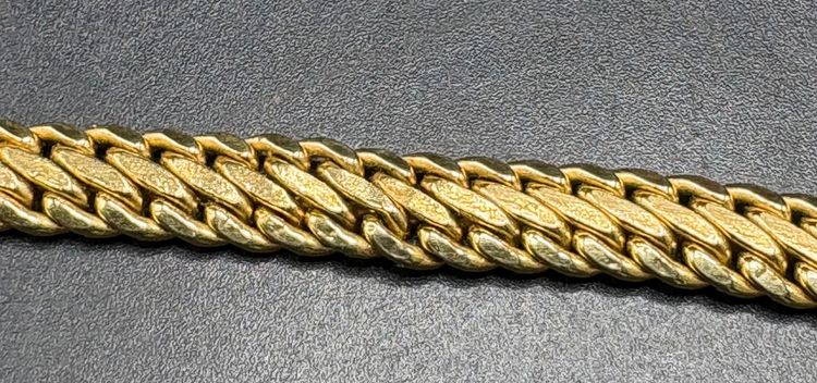 COLLIER OR