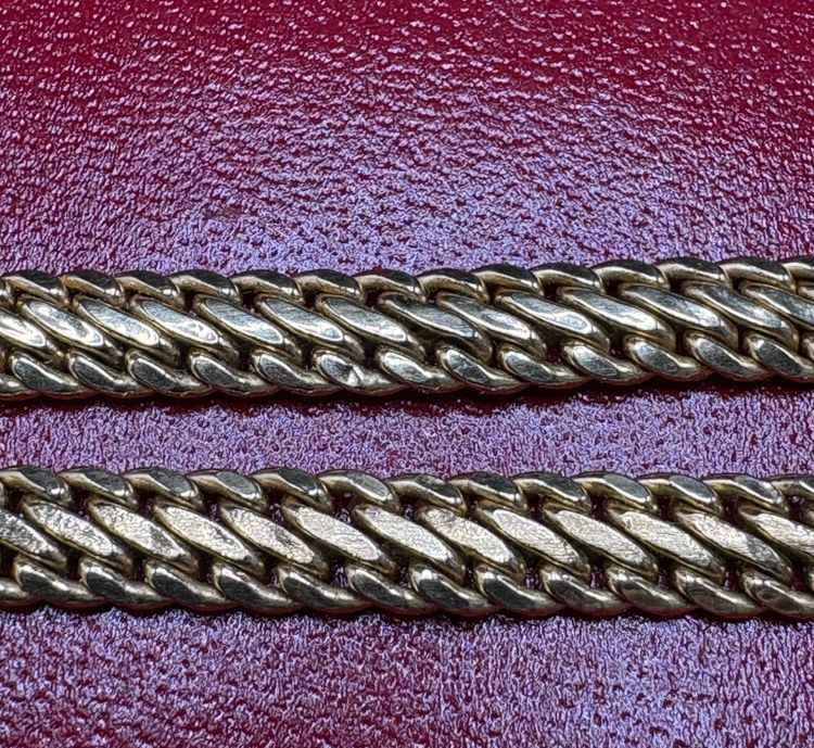 COLLIER OR
