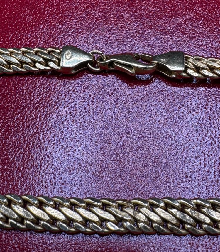 COLLIER OR