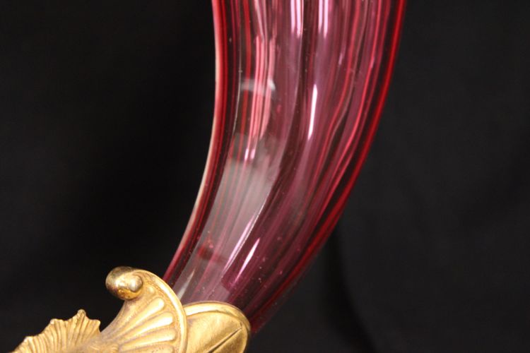 Paire de vases rythons en verre rubis doré, Russie, milieu du XIXes