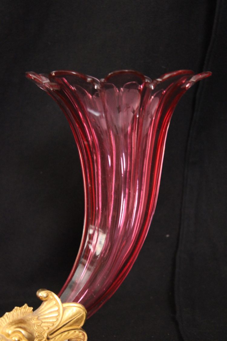 Paire de vases rythons en verre rubis doré, Russie, milieu du XIXes
