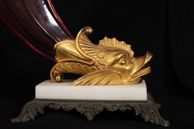 Paire de vases rythons en verre rubis doré, Russie, milieu du XIXes