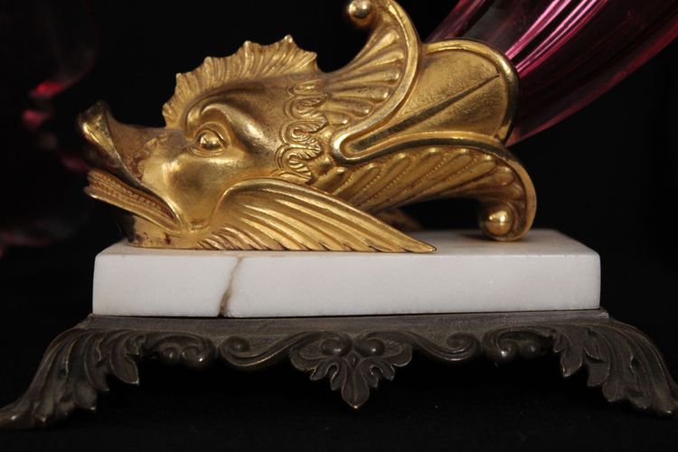 Paire de vases rythons en verre rubis doré, Russie, milieu du XIXes
