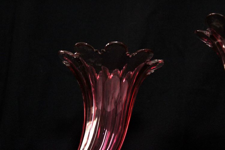 Paire de vases rythons en verre rubis doré, Russie, milieu du XIXes