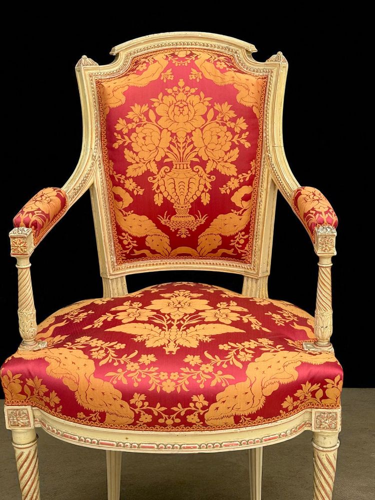 COPPIA DI POLTRONE EPOCA LUIGI XVI CON GAMBE A SPIRALE IN LEGNO LACCATO E TESSUTO