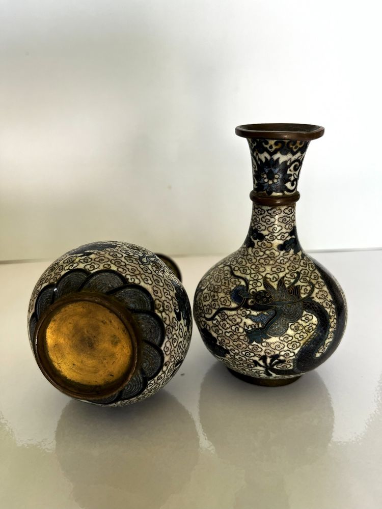 Paire de petits vases cloisonnés, Chine