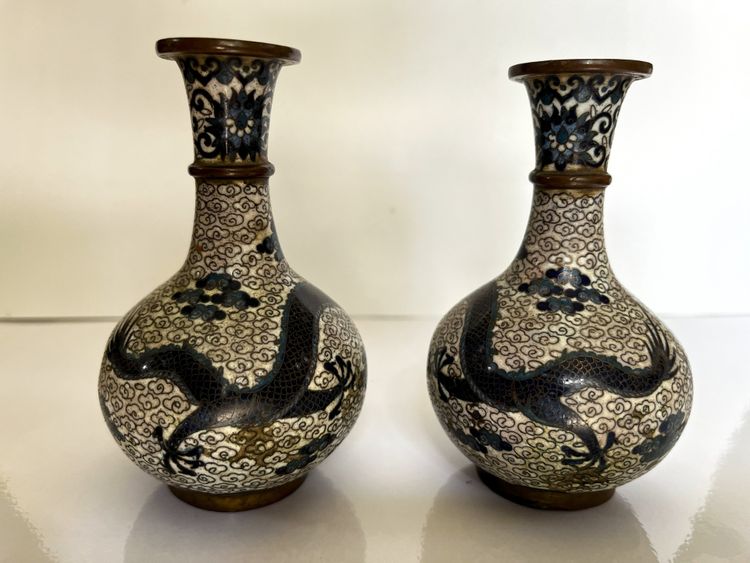 Paire de petits vases cloisonnés, Chine