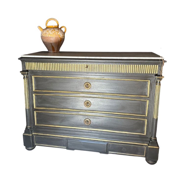 Napoleon III Kommode aus dem Ende des 19. Jahrhunderts, reiche Patina in Schwarz und Gold