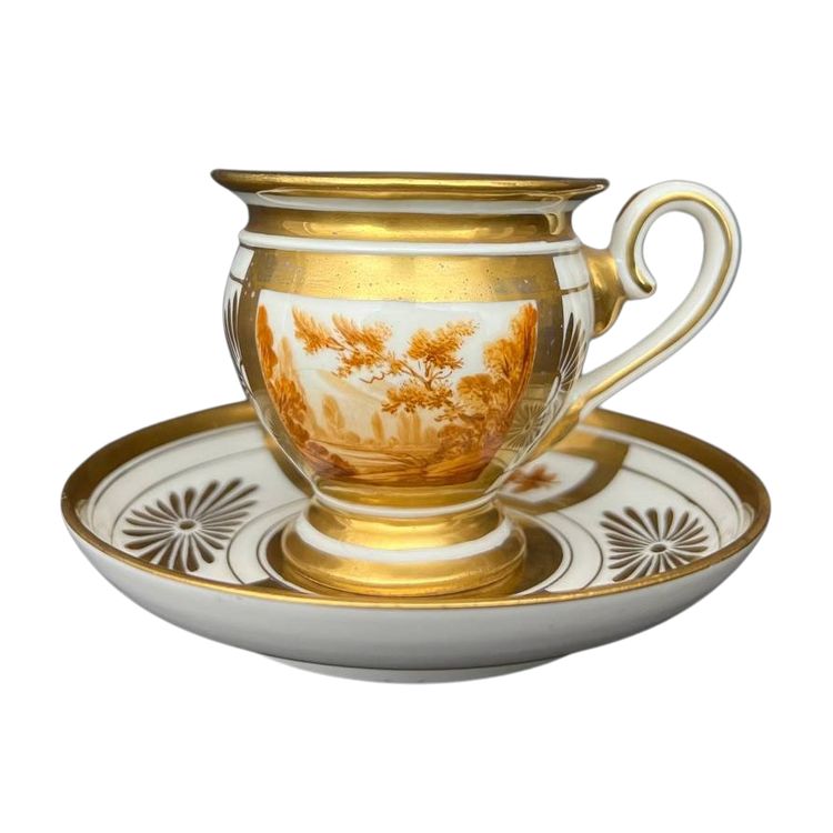 TAZZA E PIATTINO IN PORCELLANA FRANCESE, DORATURA E DECORAZIONE SEPPIA, FINE XIX - INIZIO XX SECOLO