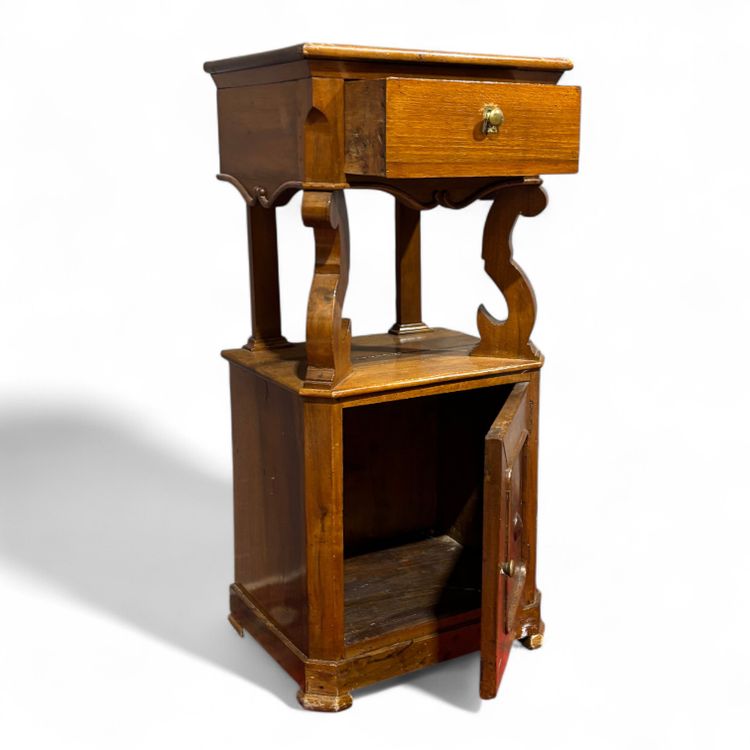 Élégante table de chevet en forme de virgule de la fin du XIXe siècle
