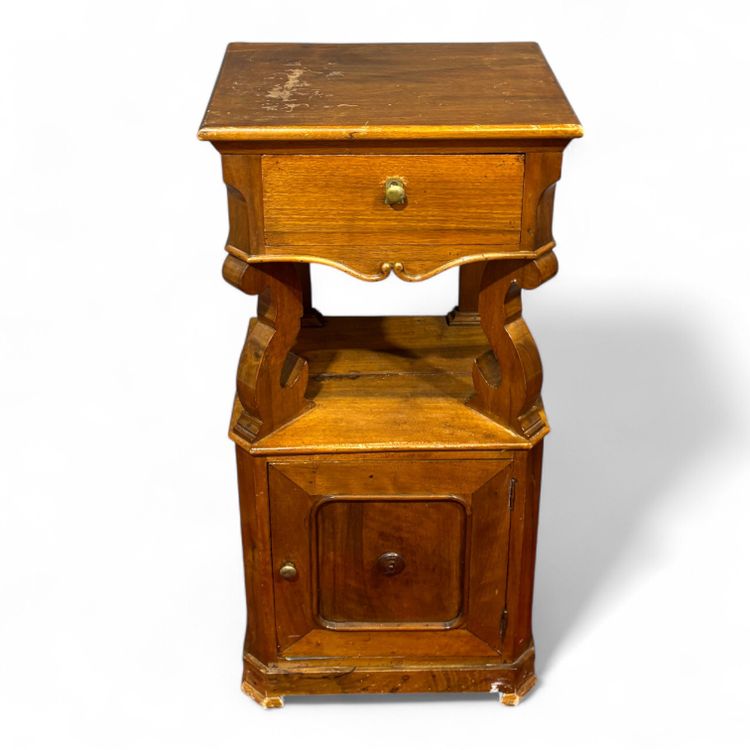 Élégante table de chevet en forme de virgule de la fin du XIXe siècle