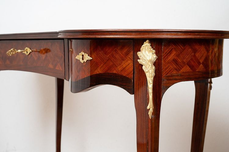 Bureau ancien restauré, France, XIXe siècle.