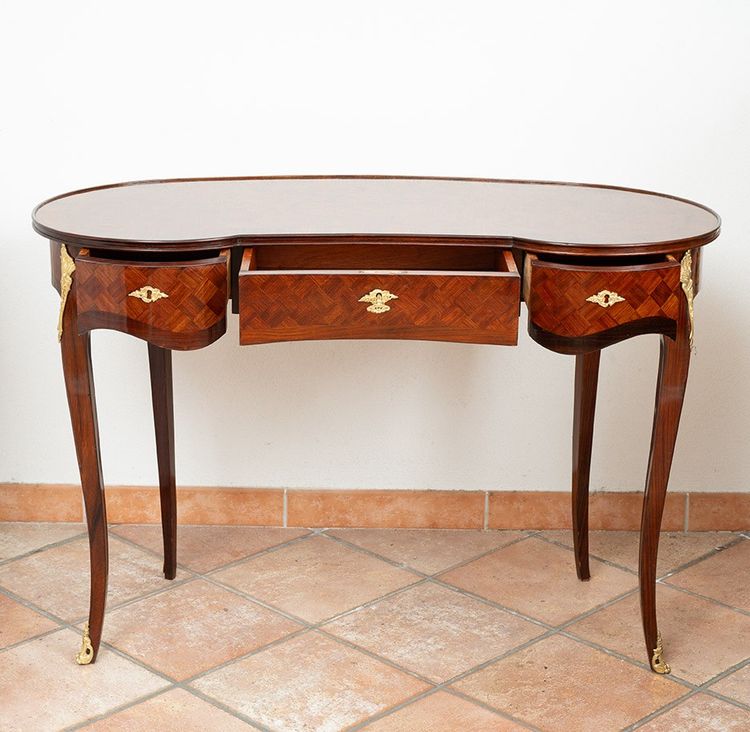 Bureau ancien restauré, France, XIXe siècle.