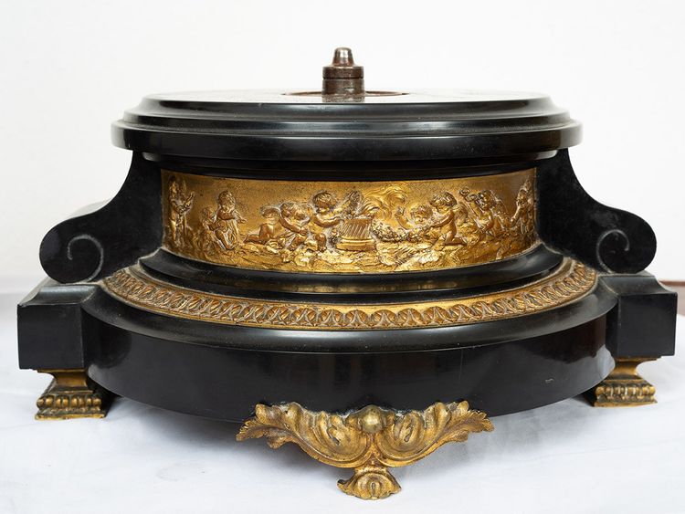 Scultura antica in bronzo firmata "Math Moreau", Francia, XIX secolo.