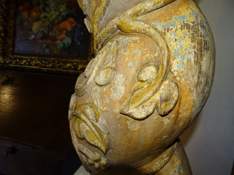 18th century Salomonic column with natural decor