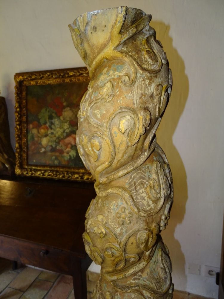 18th century Salomonic column with natural decor